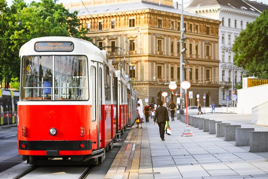 Private day trip from Budapest to Vienna and back - Hofburg Palace and the world around it