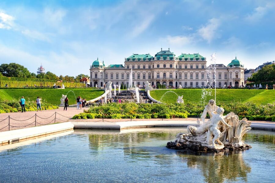 Private day trip from Budapest to Vienna and back - The driver: local help without turning into a rigid guided tour