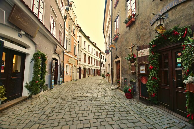 Private day trip from Linz to Cesky Krumlov and back - Getting Up to the Castle Garden: Save Your Legs With Good Local Routes