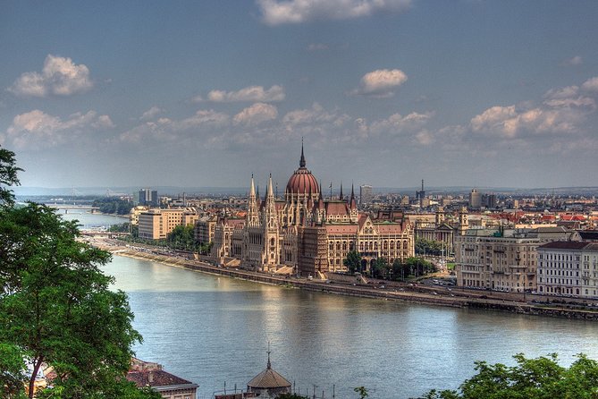 Private tour of Budapest with transfer from Vienna, Local Guide - Stop-by-stop: how the big Budapest highlights fit into a single day