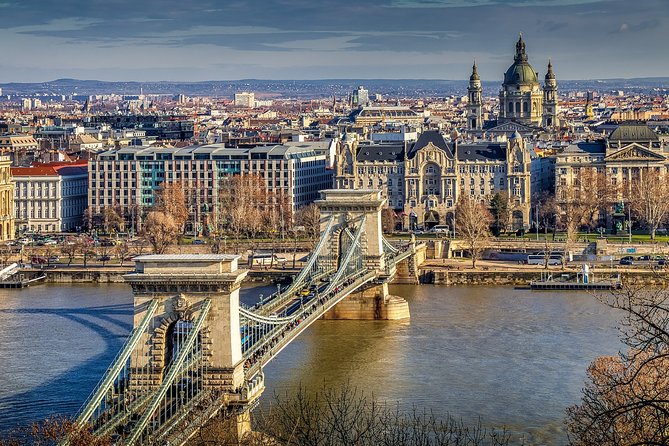 Private tour of Budapest with transfer from Vienna, Local Guide - The guide and the driver: where your experience can swing
