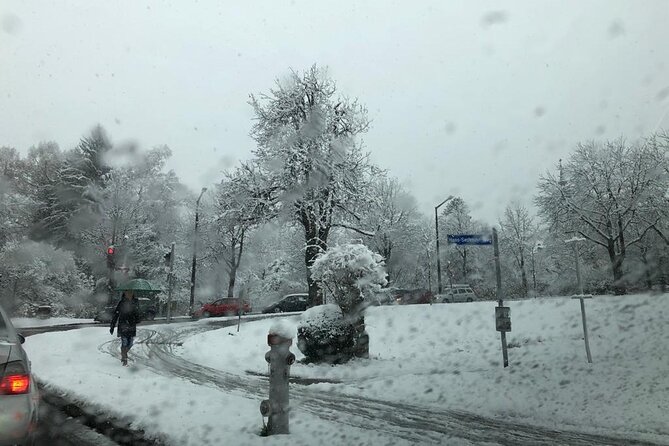 Private Transfer between Salzburg Airport and Salzburg City - Communication and Language: English Support and Driver Help