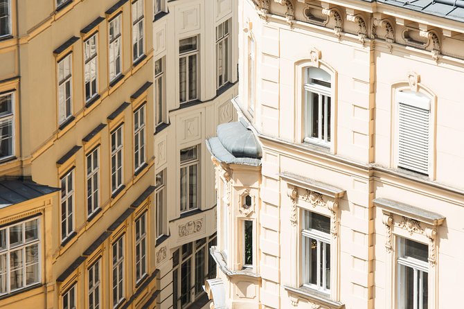 Private transfer from Salzburg to Vienna with 4h of Sightseeing - Hallstatt and Sankt Gilgen: scenic stops that reward a flexible pace