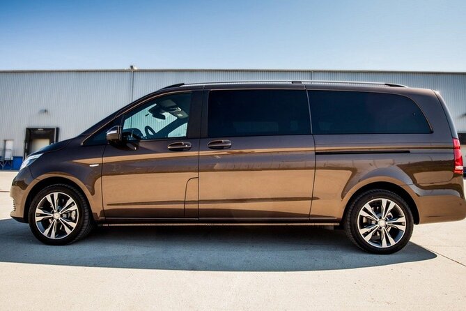 Private transfer from Vienna to Munich with sightseeing stop - The driver experience: friendly, quick, and helpful with explanations