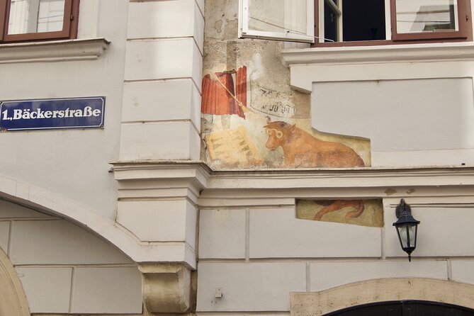 Private Vienna Walking Tour - The Graben, Plague Column, and Jewish Square: learning the layers in public space