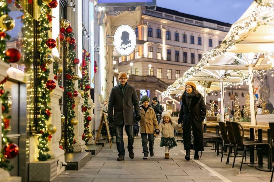 Professional Photoshooting in Vienna - Why a guided Vienna photoshoot beats solo sightseeing photos