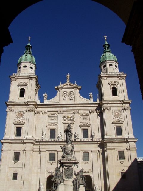 Salzburg 2.5-Hour Walking Tour: Mozart, Old Town & More - Starting at Schloss Mirabell, Where the City’s Power Story Begins