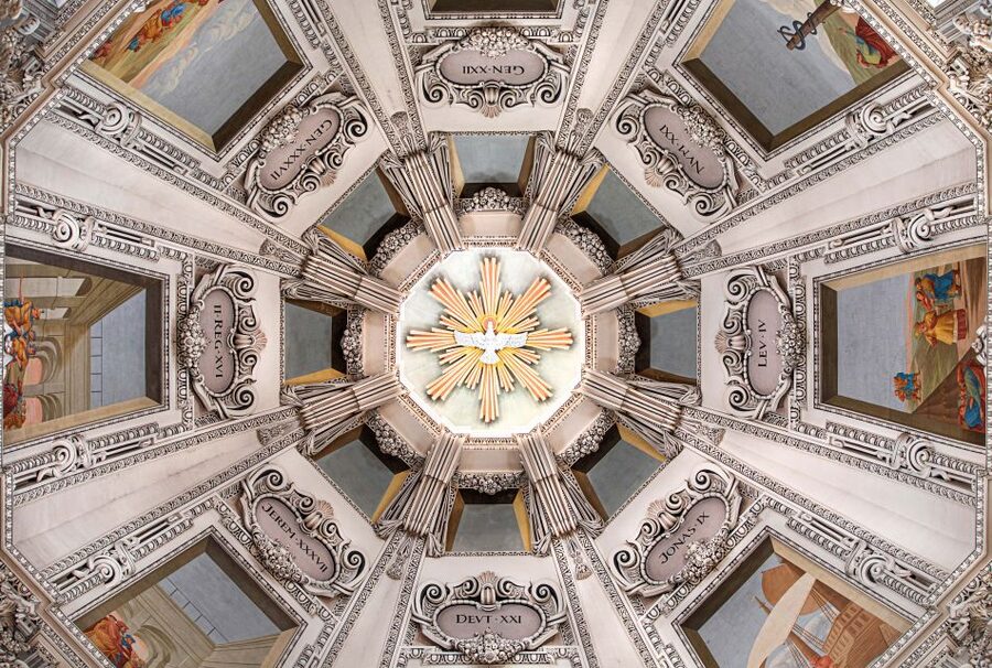 Salzburg Cathedral: Organ Concert at Midday - Finding Your Spot in the Nave: Acoustics, Light, and Comfort