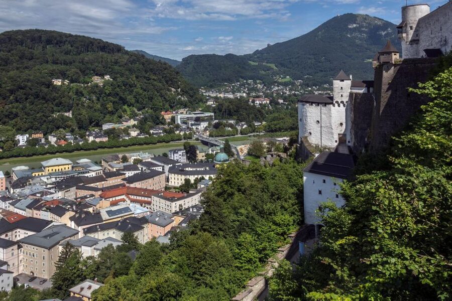 Salzburg: Express Walk with a Local in 60 minutes - Price and value: what $116 buys you in Salzburg time