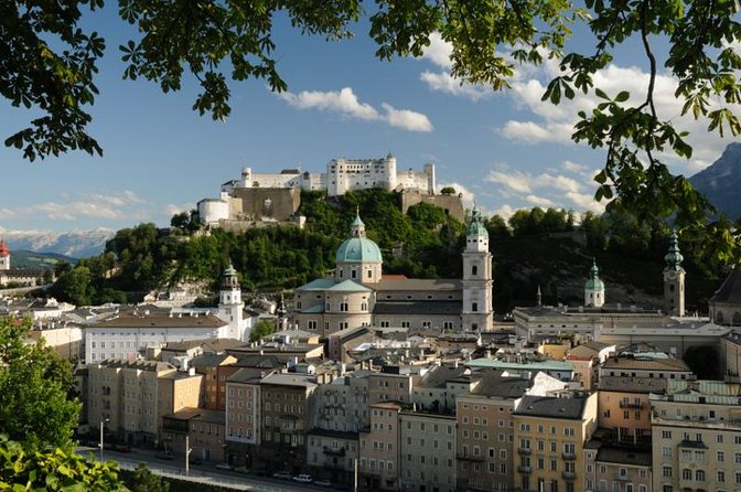 Salzburg Highlight Tour with Fortress Hohensalzburg - Mozart Square to Residenzplatz: a clear, walkable start in the Altstadt