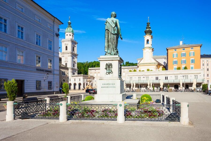 Salzburg: Old Town, Mozart, & Mirabell Gardens Walking Tour - Residenzplatz, Aldt Markt, and the Goldene Kugel photo stops