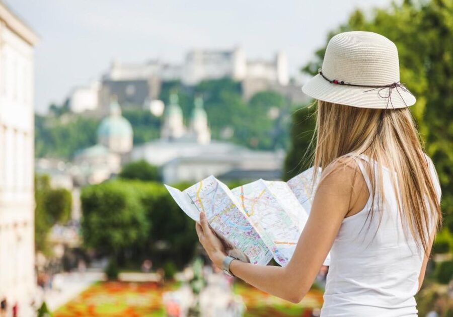 Salzburg: Old Town, Mozart, & Mirabell Gardens Walking Tour - Finding the meeting point and settling into the walking rhythm
