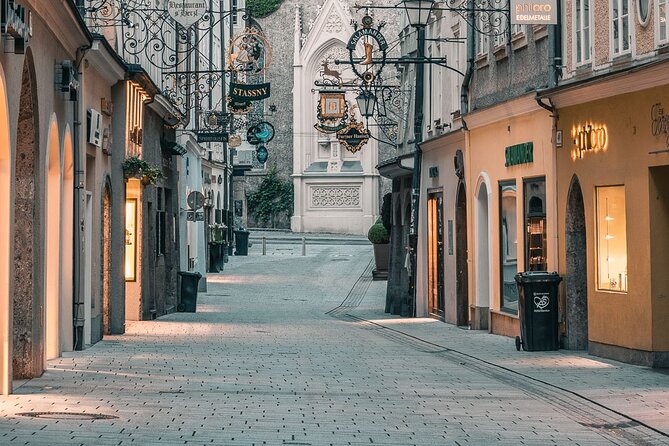 Salzburg Oldtown: Sightseeing Walking Tour with Licensed Local Guide - Stop 5: Wilhelm-Furtwängler-Garten, Furtwänglerpark, and the canal-and-university thread
