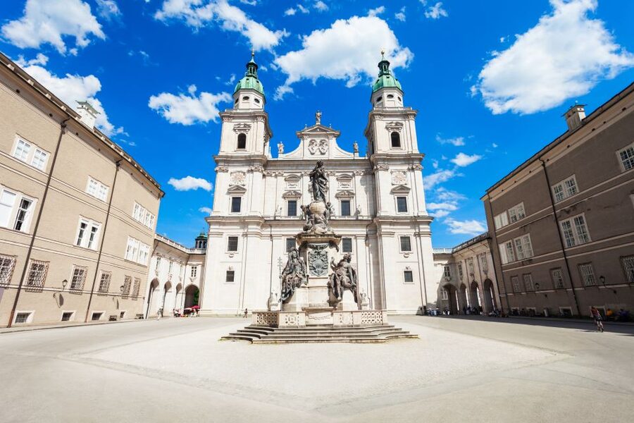 Salzburg: Private City Highlight Tour with a Guide - St. Peter Cemetery and a Quiet Pause Between Big Sights