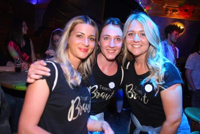 Salzburg Pubcrawl with free Shots & VIP Club Entry - The Host Matters: Guides Like Anaïs and Daniel