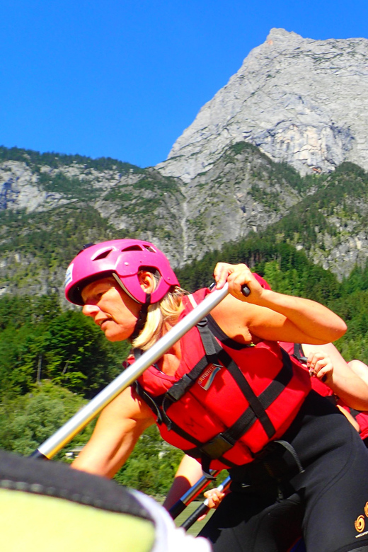 Salzburg: River Rafting Trip for Beginners - The 20-minute drive and the Hohenwerfen Castle start