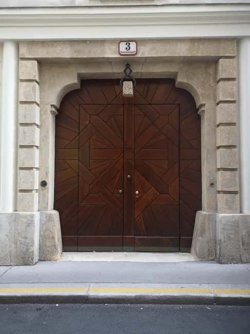 Scandals, affaires & anecdotes in Vienna - What to Bring, and What to Expect Outdoors
