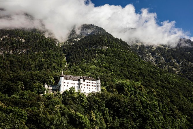 Schloss Tratzberg - Hörspielführung - Getting up the hill: train, walk, and what to wear