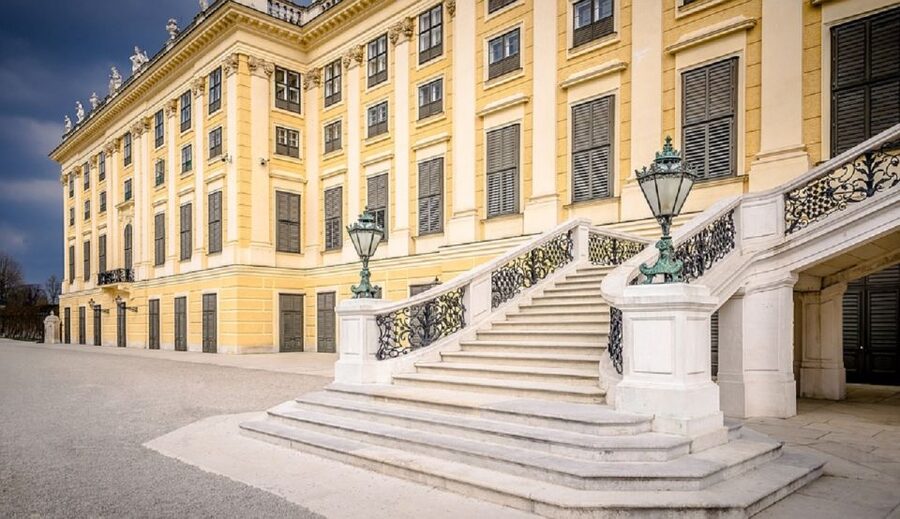Schönbrunn Grand Tour : Private Skip-the-Line Walking Tour - Entrance Hall and the garden view you get from the inside