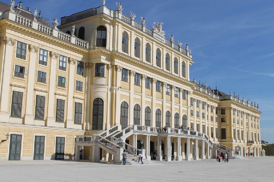 Schönbrunn Grand Tour : Private Skip-the-Line Walking Tour - Mozart at age six, and why the palace room matters