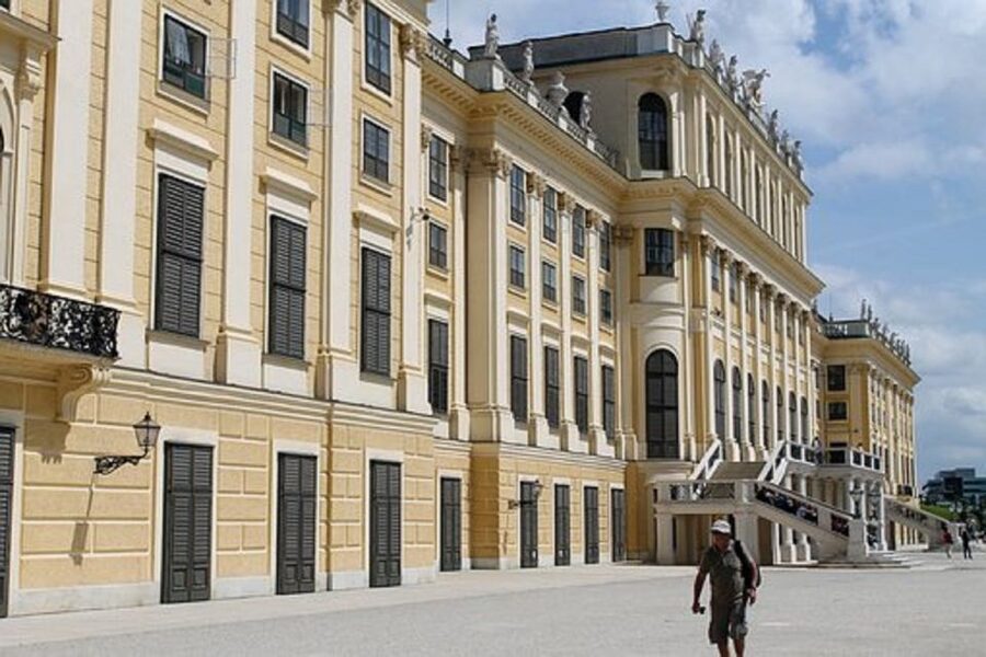 Schönbrunn Grand Tour : Private Skip-the-Line Walking Tour - The Habsburg Monarchy story, including the decay and last years