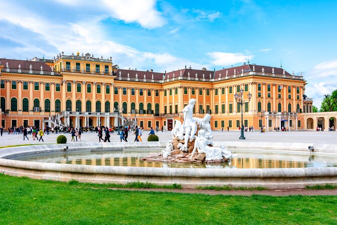 Schönbrunn Palace Guided Tour with Skip the Line Access - Great Gallery and Hall of Ceremonies: the moments to watch for