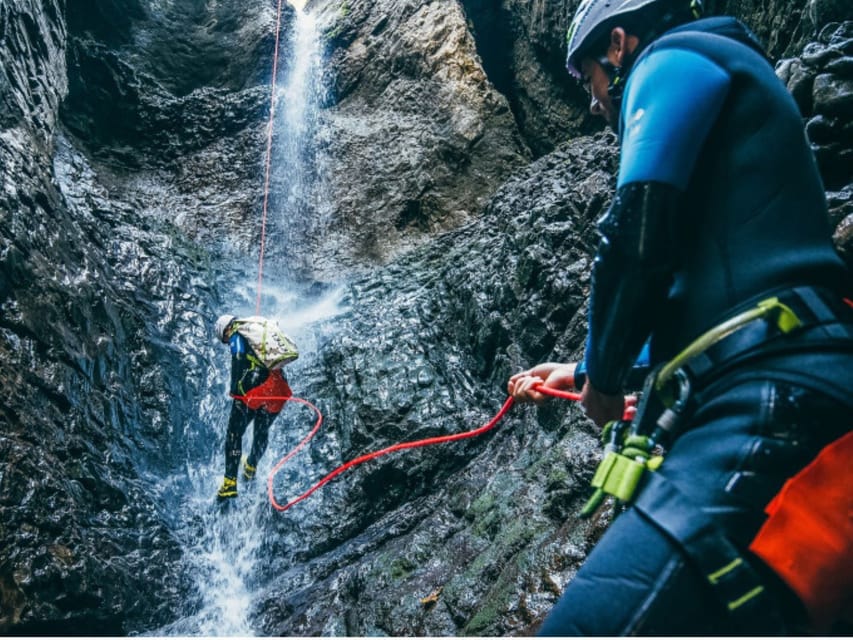 Schwarzwasserbach: Canyoning in Austria's Kleiwalsertal - Jumps and abseiling in Schwarzwasserbach: the moments that make the trip worth it