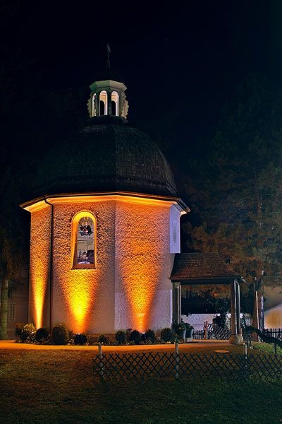 Silent Night Oberndorf Christmas Eve Tour from Salzburg - From Mirabellplatz to Oberndorf: the snowy Salzach approach