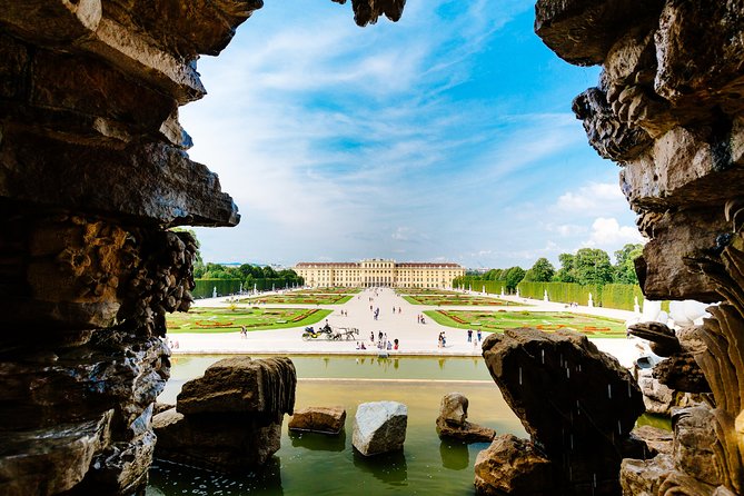 Skip-the-Line Schonbrunn Palace Guided Tour and Vienna Historical City Tour - English vs mixed language: what to expect when English runs alongside Spanish or German