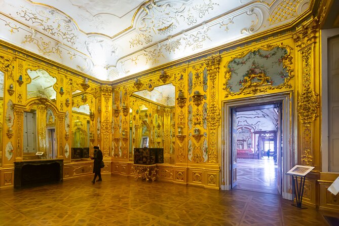 Skip-the-line Upper Belvedere Tickets and Guided Tour Vienna - Meeting at Art Corner and Getting Oriented Outside the Gilded Gates