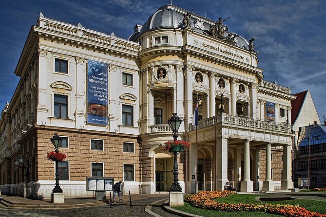 Small Group Half Day Tour from Vienna to Bratislava - Guides and drivers: what makes the experience feel great or merely fine