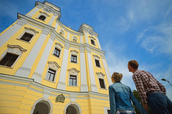 Sound of Music Tour with Edelweiss Cooking Class in Salzburg - Mondsee: Basilica of St. Michael plus 50 minutes for strudel tasting