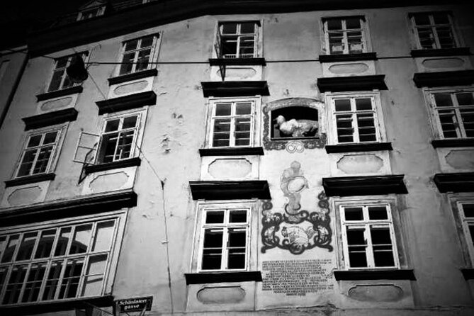 Spooky Vienna Ghost Tour in English - Entering Wiener Staatsoper: phantom stories at the Opera House