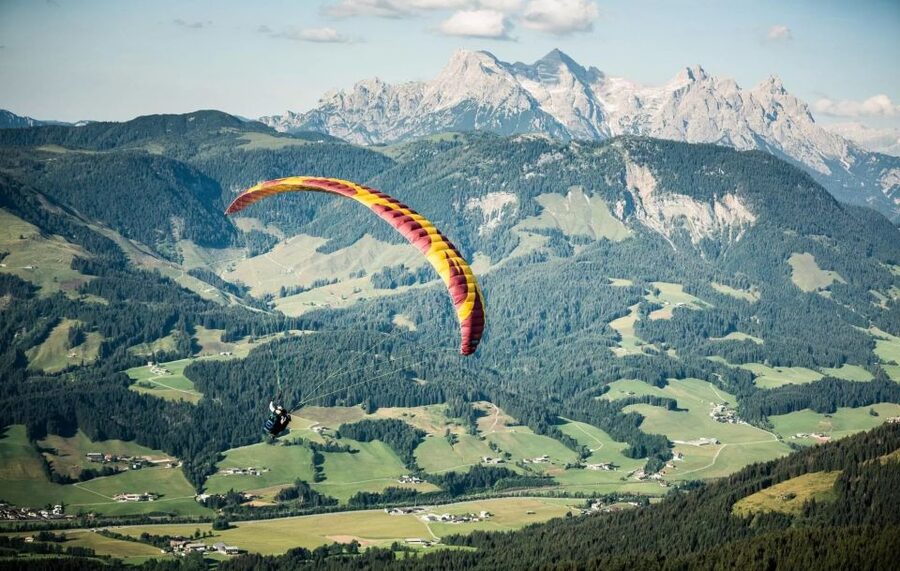 St Johann in Tirol: Tandem Paragliding - Steer it yourself: why tandem control changes the whole experience