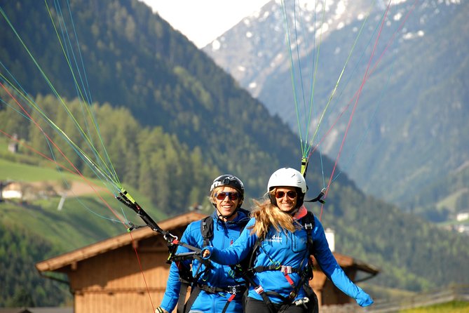 Tandem paragliding in the Stubai Valley near Innsbruck - One hour of sky time in the Stubai Valley near Innsbruck
