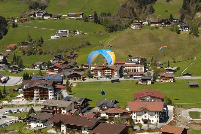Tandem paragliding in the Stubai Valley near Innsbruck - Gear and comfort: what you get, what you bring, and how to feel relaxed