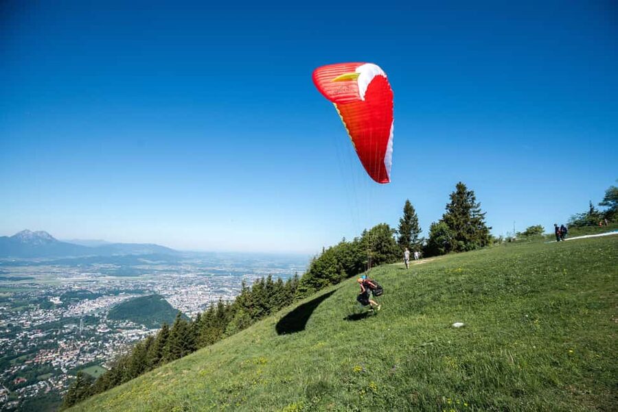 Tandem Paragliding Salzburg City - Photo and video: optional keepsakes without the pressure