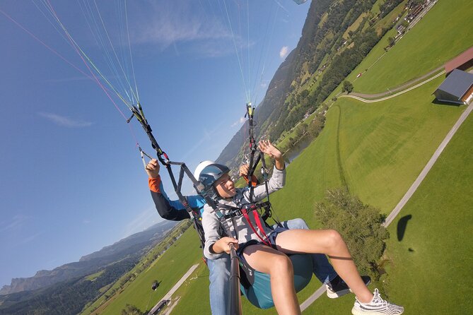 The Best Paragliding Tandem Flights in Zell am See Kaprun - The Team and the Feeling of Trust in the Sky