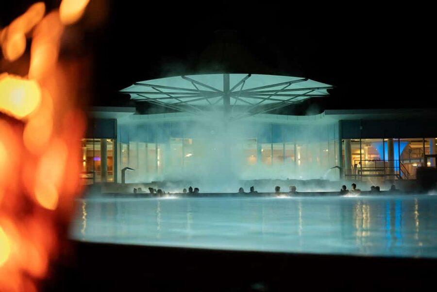 Therme Laa Wellness Day: Spa Escape Near Vienna - Lunch and breaks: spa restaurant, pool bar, and Beach Bar