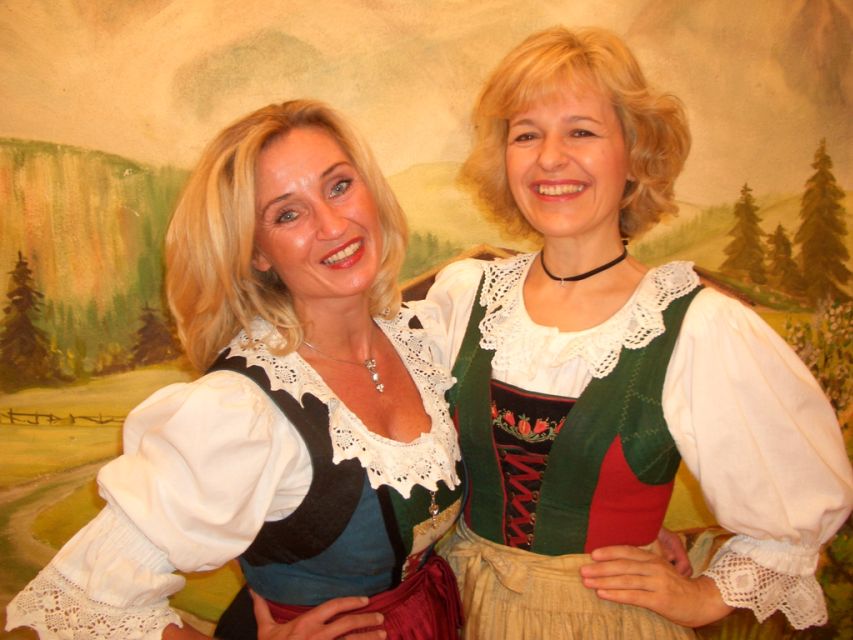 Tyrolean Evenings Family Gundolf in Innsbruck - The Finale: Songs From Visiting Countries, Crowd Participation Included