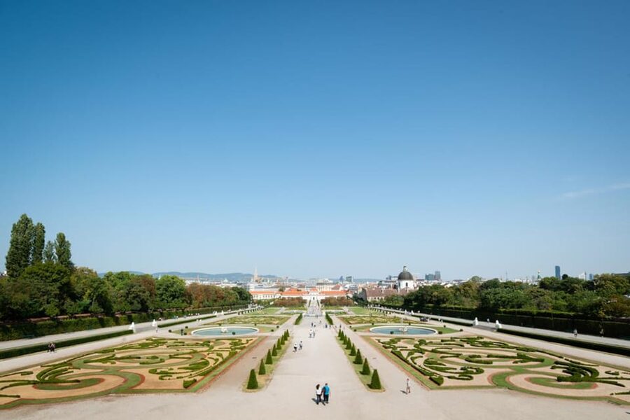 Vienna: Belvedere Palace Skip-the-Line Tour - Tour size options: regular up to 24, small group up to 8, or private