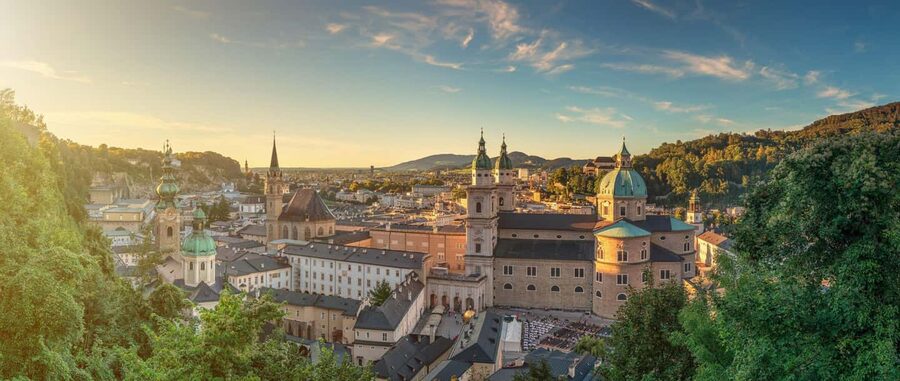 Vienna/Bratislava: Traunkirchen, Hallstatt & Salzburg Tour - Traunkirchen on Lake Traunsee: The Optional Lakeside Pause