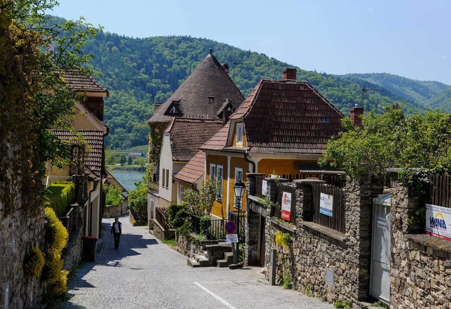 Vienna/Bratislava: Traunkirchen, Hallstatt & Salzburg Tour - Hallstatt: How to Use Your Two Hours Without Rushing