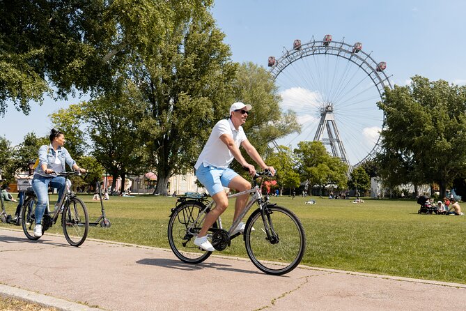 Vienna by bike in small groups max 12pax - Wiener Staatsoper: music history on the edge of one of Vienna’s icons