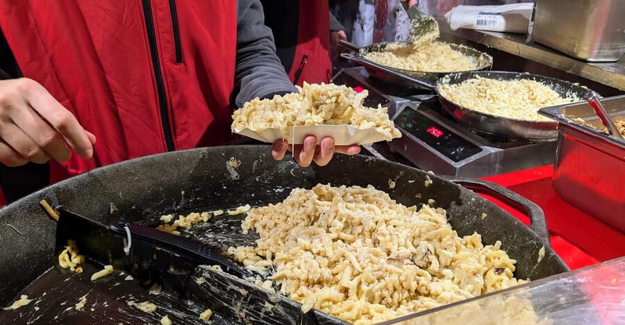 Vienna: Christmas Market Food and Drinks Tour - The 7th district market vibe, hip streets and warm food