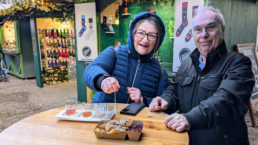 Vienna: Christmas Market Food and Drinks Tour - Austria on a plate: what you can expect to taste