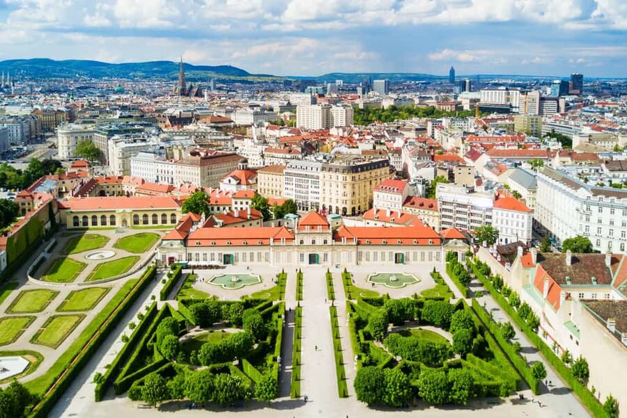 Vienna: Christmas Photoshoot with a Pro Photographer - Hofburg Palace and Heldenplatz: imperial backdrops that photograph fast