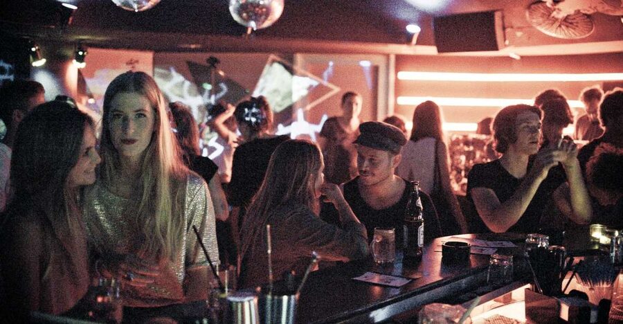 Vienna: City Center Pub Crawl - Stop One: Your First Pub, Lounge, or Dance Hall (Plus a Free Drink)