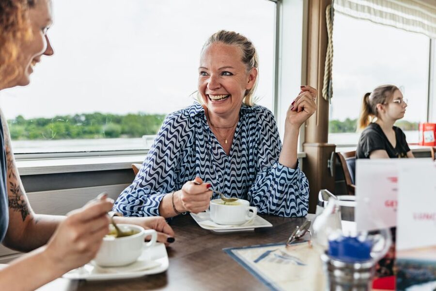 Vienna: City Cruise with Optional Lunch - Accessibility, onboard rules, and small comfort details