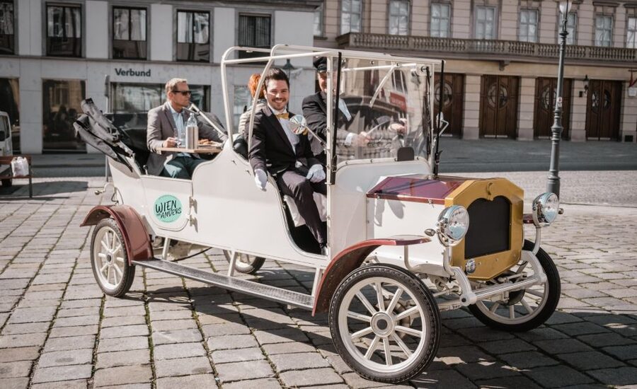 Vienna: City Sightseeing Tour in an Electro Vintage Car - The route that matters: Am Hof to the Ringstraße area